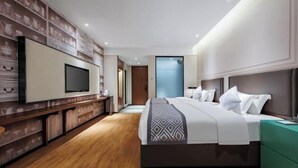 A modern hotel room with a large bed, a TV mounted on the wall, a wooden cabinet, and a green accent wall. - Gemei Hotel (Hefei China Sound Valley Zhongke University) (Hefei)