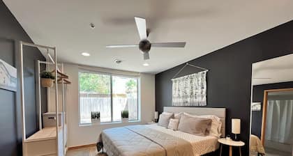 Sun Filled Haus: Private Entry, Yard, Carport