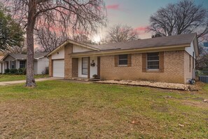 Exterior - UT-Dallas Retreat•SMU•Plano (Richardson)