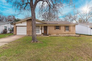 Exterior - UT-Dallas Retreat•SMU•Plano (Richardson)