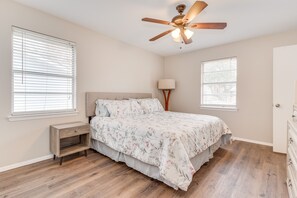 3 habitaciones, tabla de planchar con plancha y cuna de viaje