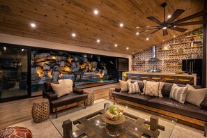 智能电视、壁炉、桌上足球、立体声音响