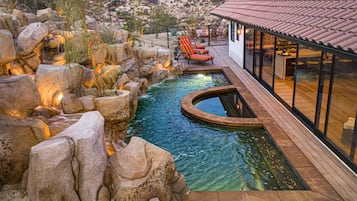 Alberca techada y alberca climatizada