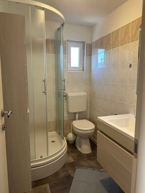 Shower - Holiday apartment with a view and pool (Jadranovo)