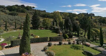 La Quercia, apartment with garden for 6/8 people in the heart of Chianti