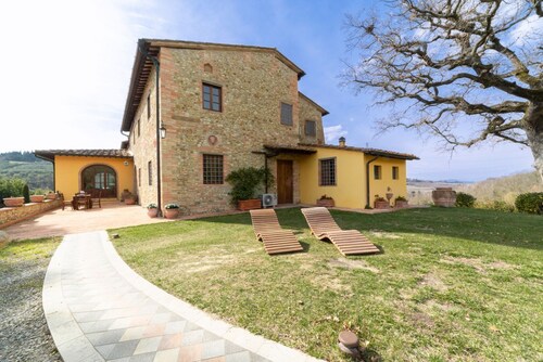 La Quercia, apartment with garden for 6/8 people  in the heart of Chianti