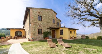 La Quercia, apartment with garden for 6/8 people in the heart of Chianti