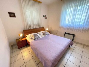 2 bedrooms, WiFi - Holiday apartment with balcony and pool (Jadranovo)