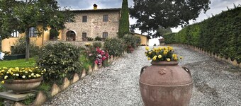 Il Melograno portion of farmhouse for 4 people with garden in Chianti