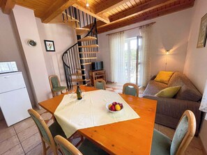 Dining - Holiday apartment with shared swimming pool (Jadranovo)