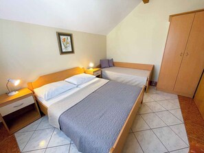 3 bedrooms, Internet - Holiday apartment with shared swimming pool (Jadranovo)