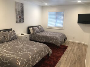 3 chambres, fer et planche à repasser, Wi-Fi, draps fournis