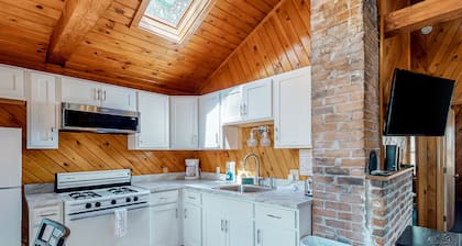 Charming Lakefront Cottage with Screened Porch, Firepit, Canoe & WiFi - 1 Dog OK