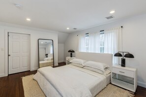 5 chambres, fer et planche à repasser, lit parapluie, Wi-Fi gratuit