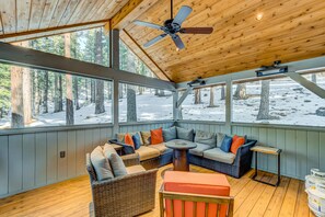 Property grounds - Wooded Alpine Oasis with Sunroom, Fireplace, Shared Hot Tub/Pool/Sauna/Tennis (Truckee)