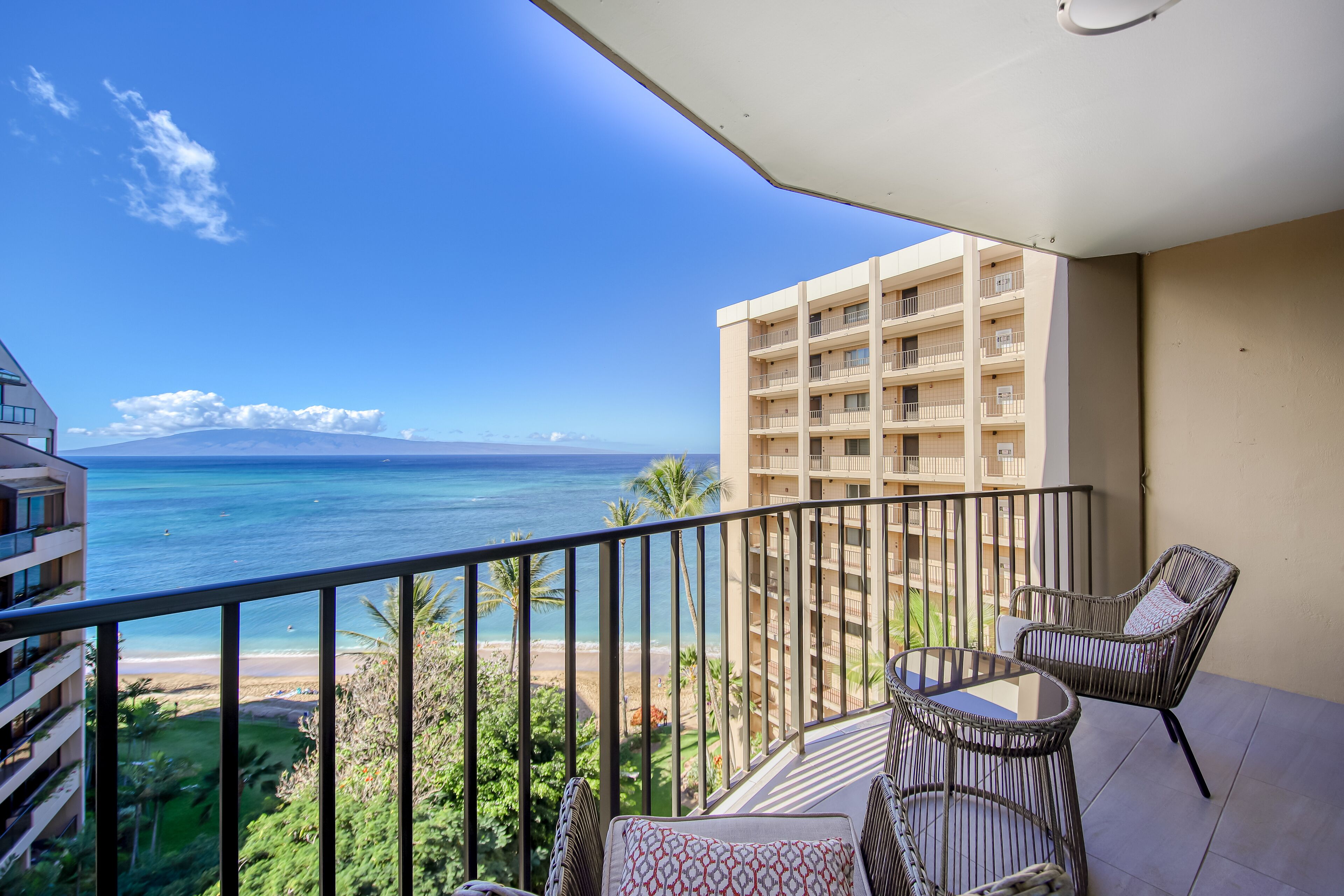9th floor oceanfront condo with shared pool, hot Tub, ocean view, & fast WiFi