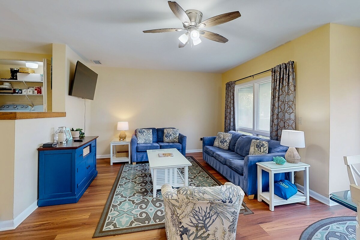 Dog-friendly condo near Shelter Cove Marina with pool, hot tub & lagoon views