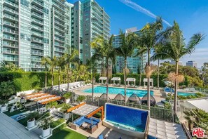 Outdoor pool, a heated pool - Beautiful 2 Bedroom Condo by the beach in Marina Del rey (Marina Del Rey)