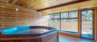 Mountain View Condo with Shared Hot Tub/Sauna, Balcony, Full Kitchen, & WiFi