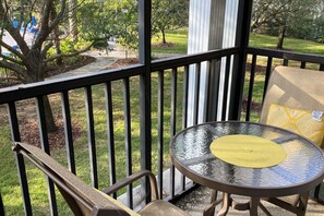 Outdoor dining - Lake View Condo w/Private Balcony, Shared Pool, Hot Tub, Grills, Gym, Pool Table (Davenport)
