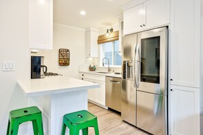 Fridge, microwave, oven, stovetop - Snowbird-friendly retreat with beach access, water view, firepit, & central AC (Newport Beach)