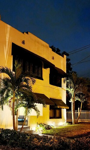 Two Bedroom Home in Beautiful downtown Lakeland
