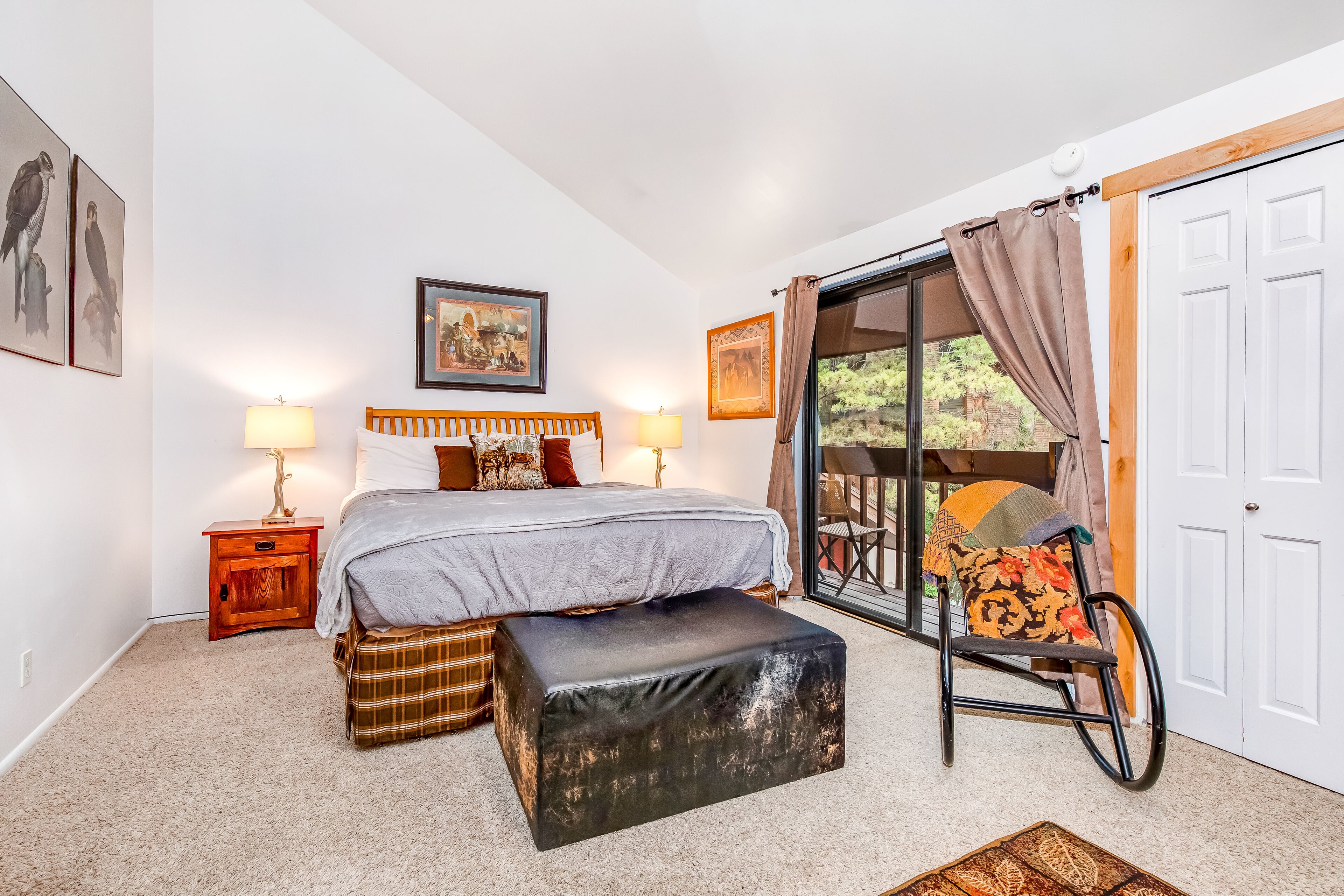 4 bedrooms, iron/ironing board, internet, bed sheets