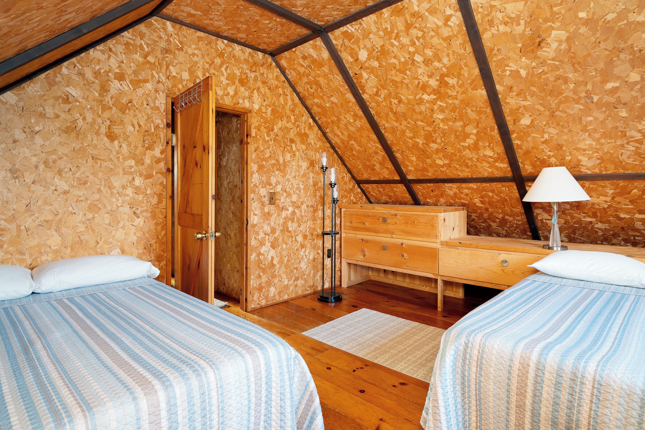 4 bedrooms, desk, iron/ironing board, free WiFi