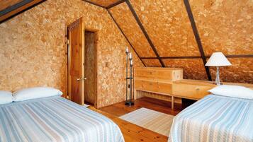 4 bedrooms, desk, iron/ironing board, free WiFi