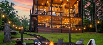 Exclusive Luxe Escape • Epic Views • HotTub • FirePit • Games • EV🔌 • Privacy