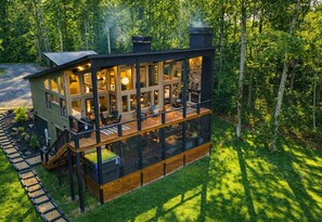 Exterior - Boujee Lodge | Luxe Cabin Game Rm Hot Tub + Views (Epworth)