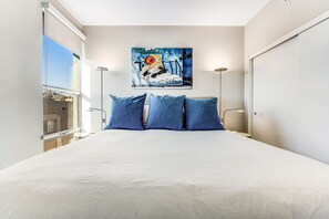 2 bedrooms, iron/ironing board, internet, bed sheets