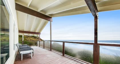 Oceanfront Home with Private Deck & Water Views, Full Kitchen, Free WiFi