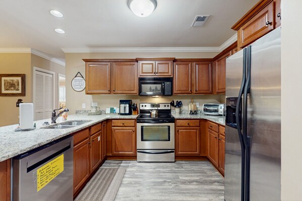 Refrigerador, microondas, horno, placa de cocina