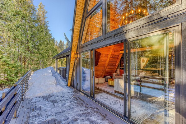 Terrace/patio - Stunning Luxury A-Frame in the Heart of Government Camp, walk to Skibowl (Government Camp)