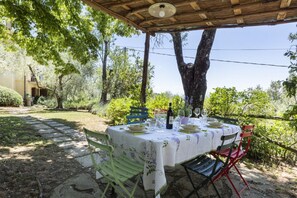 تناول الطعام بالخارج