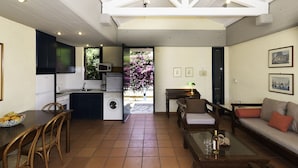 A compact living space with a kitchen, dining area, and seating area. - Barbati Beach Villas (Corfu)