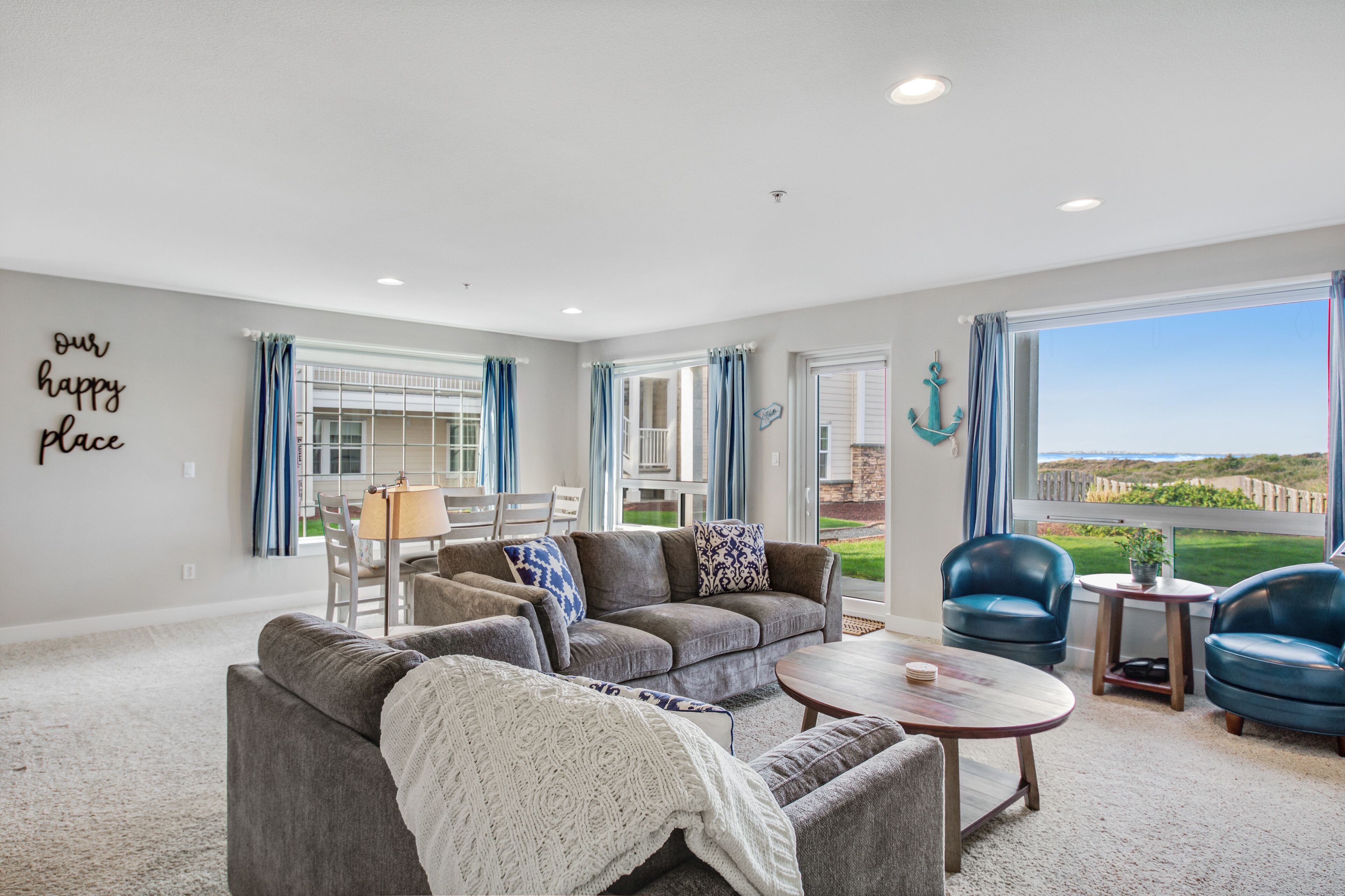 Dog-Friendly Beach Condo W/ Shared Pool, Hot Tub, Gym, Free WiFi & Patio