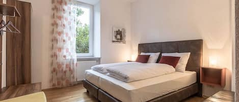 2 bedrooms, WiFi, bed sheets