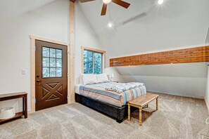 3 habitaciones, tabla de planchar con plancha, internet y ropa de cama 