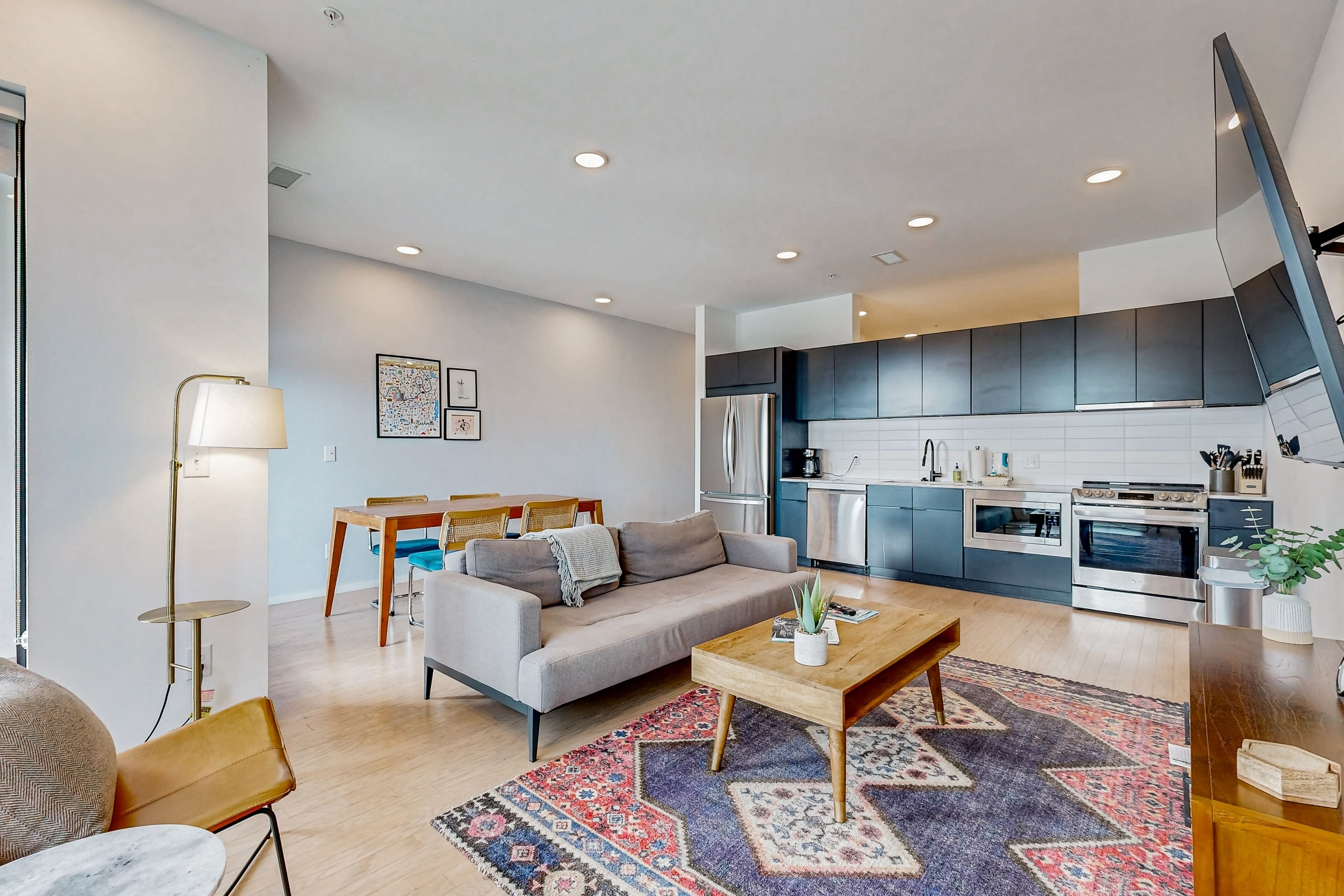 Stylish downtown condo with river views, full kitchen, AC & fast WiFi