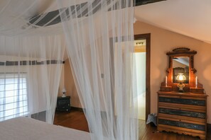 3 bedrooms, desk, iron/ironing board, travel cot