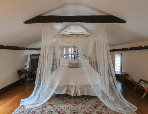 Luxury in a Historic Landmark-great restaurants within walking distance!