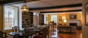 Luxury in a Historic Landmark-great restaurants within walking distance!