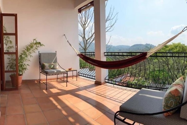 Caja de seguridad en la habitación y decoración personalizada