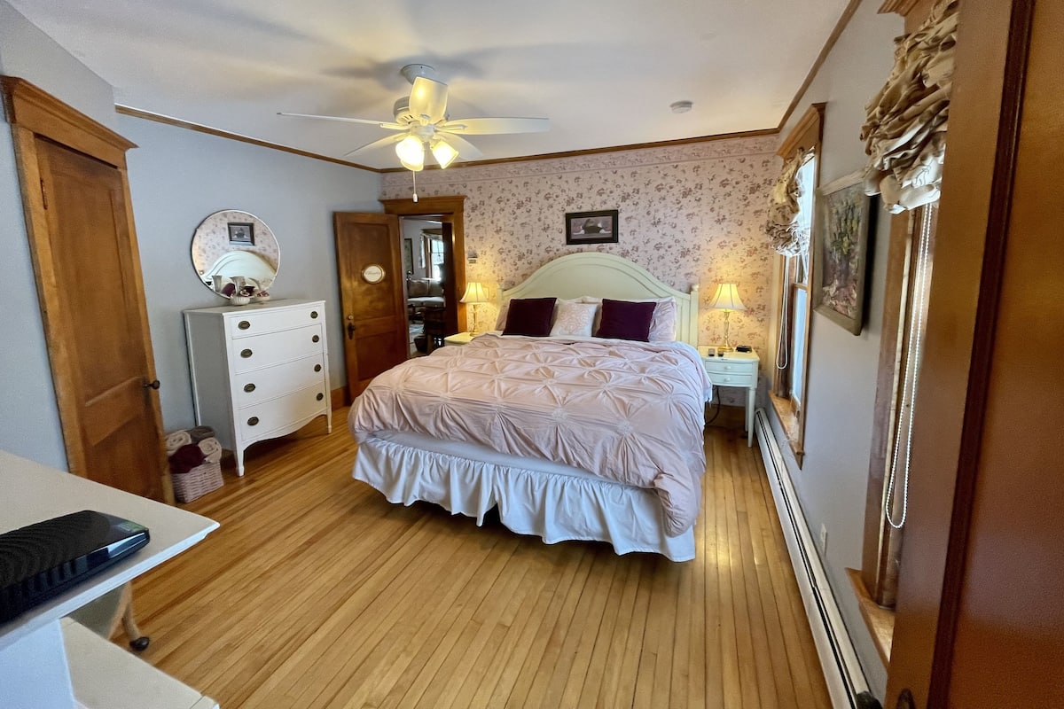 The Willoughby Room (1st Floor)
