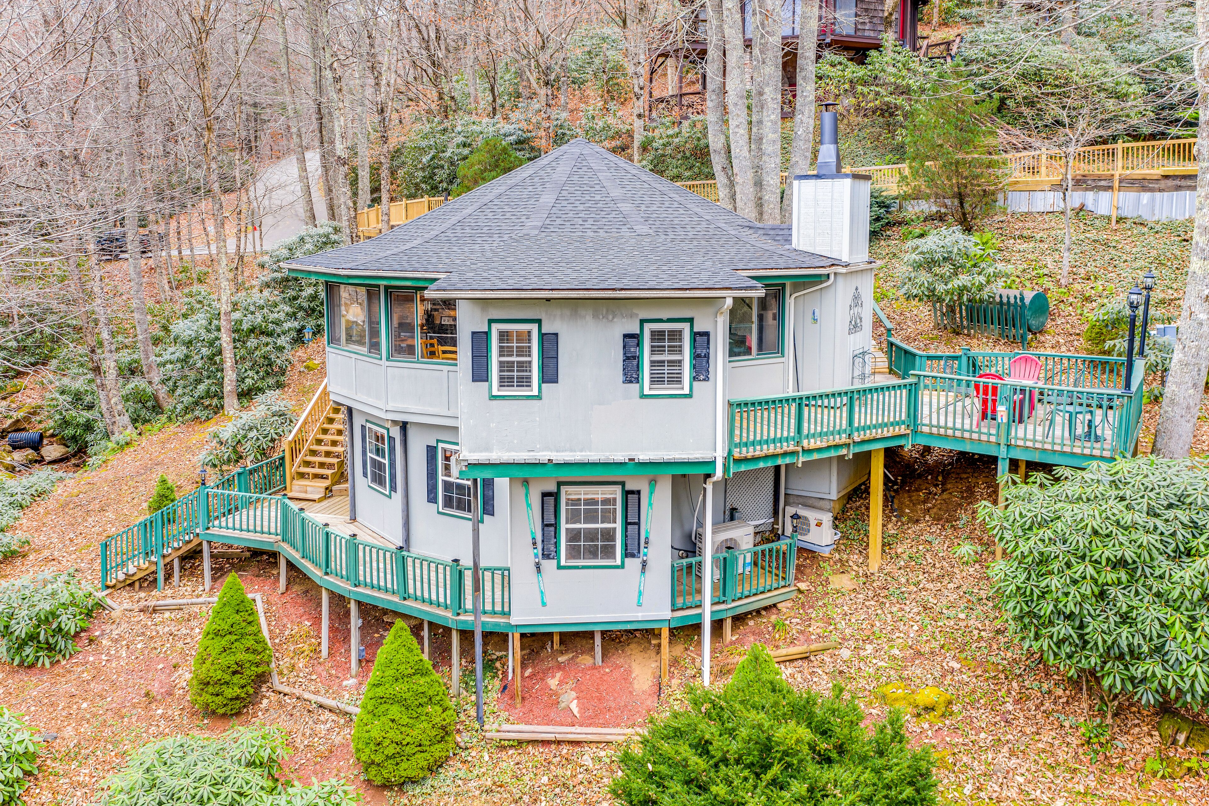 Family-Friendly Mountain View Home w/ Fireplace, Deck, Firepit, & WiFi