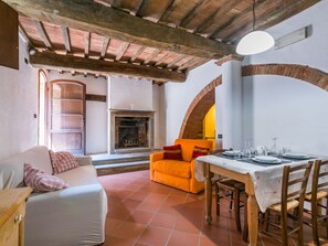 Interior - Nice apartment in villa for 4 people with pool, WIFI, TV, patio and pets allowed (Casole D'elsa)