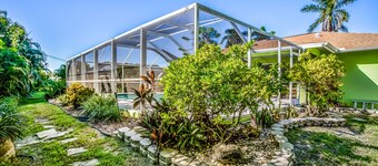 Beautiful home with private pool & lanai - near beaches & parks