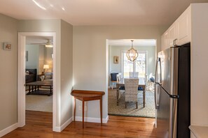 Interior - Oak Bluffs - Quiet Neighborhood - Walk to Town, Ferry, Library and more! (Oak Bluffs)